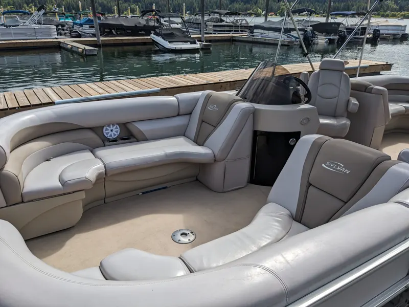 Pontoon seating
